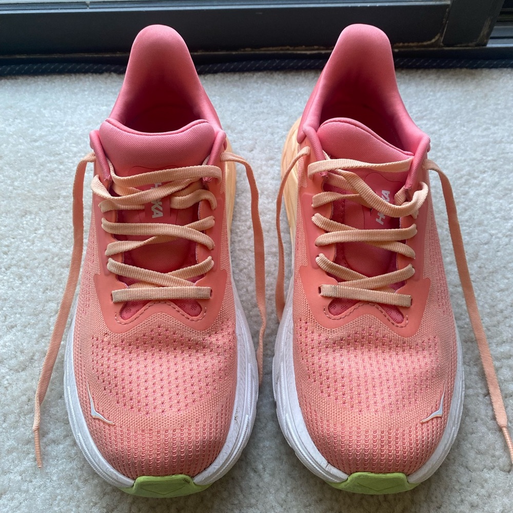 HOKA Arahi 7 Running Shoes Peach Coral Pink Women’s Size 8B Stability Sneaker